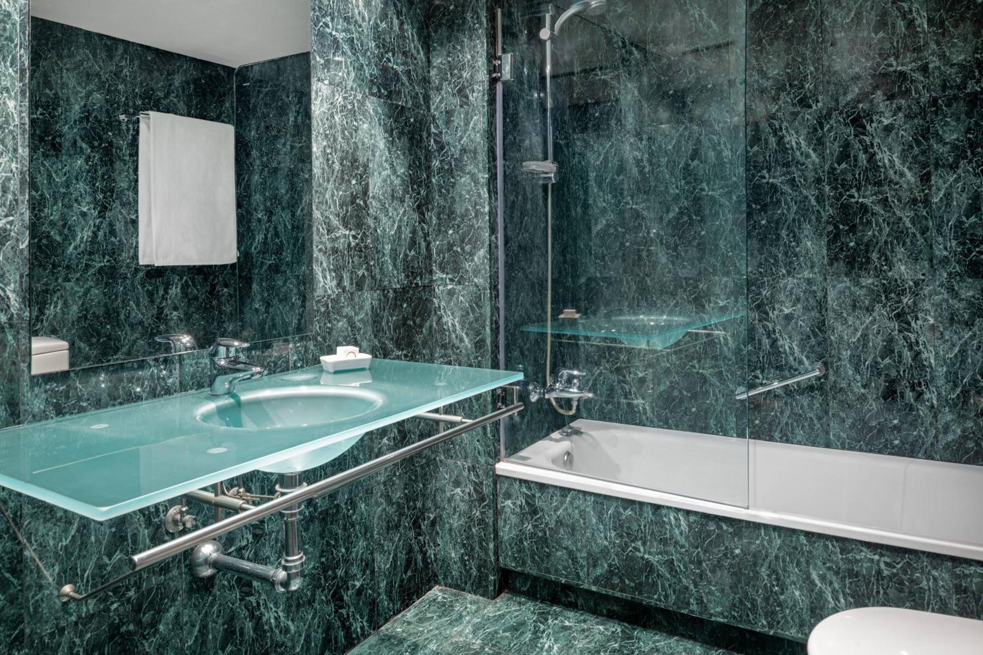Ac Hotel Ponferrada By Marriott Экстерьер фото